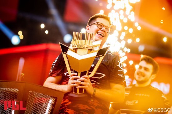 南亚球队力挽狂澜,争夺亚洲足球奖杯 南亚球队力挽狂澜,争夺亚洲足球奖杯