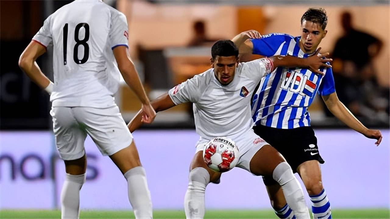 爱游戏-荷甲精英赛：马斯特里赫特赢球积分上涨