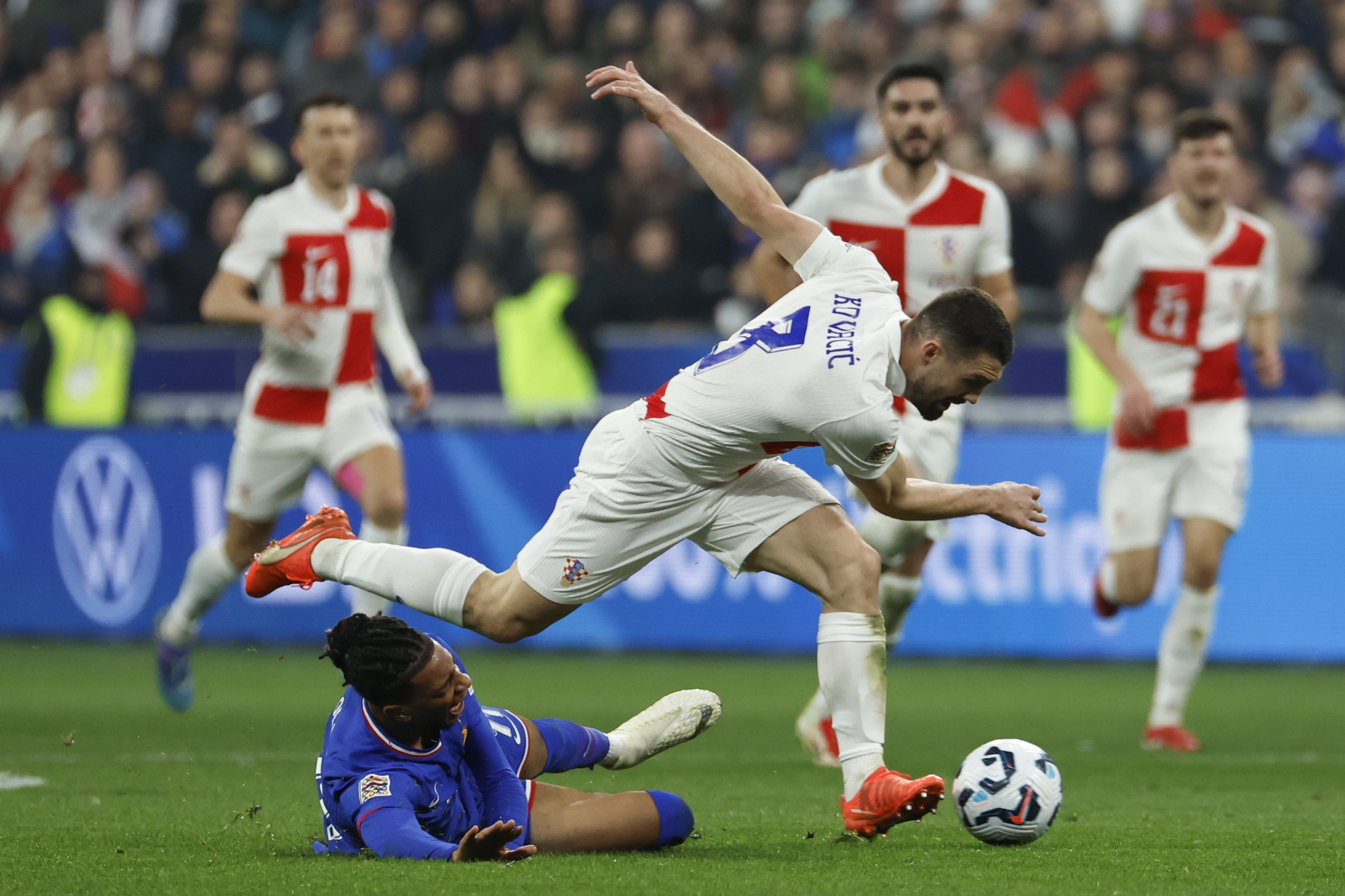 爱游戏网页版登录入口-法国足球队迎战挑战，斗智斗勇于国际赛场的简单介绍