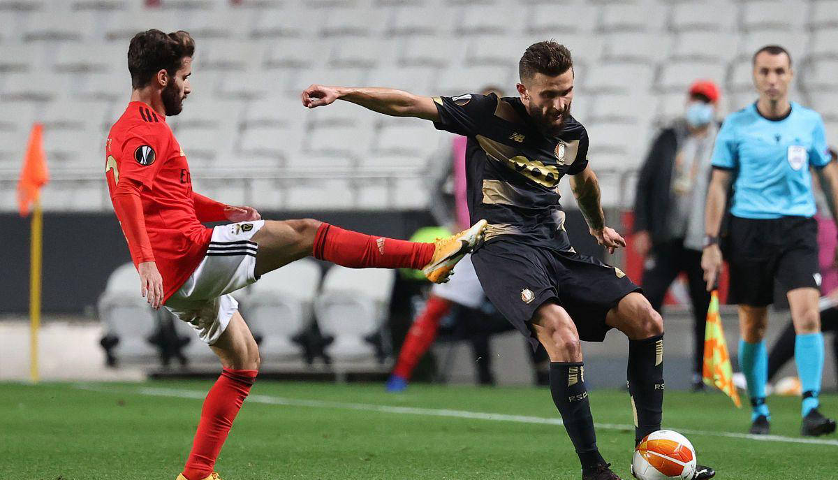 爱游戏在线登录-热刺争冠形势堪忧，球队需加强防守端表现