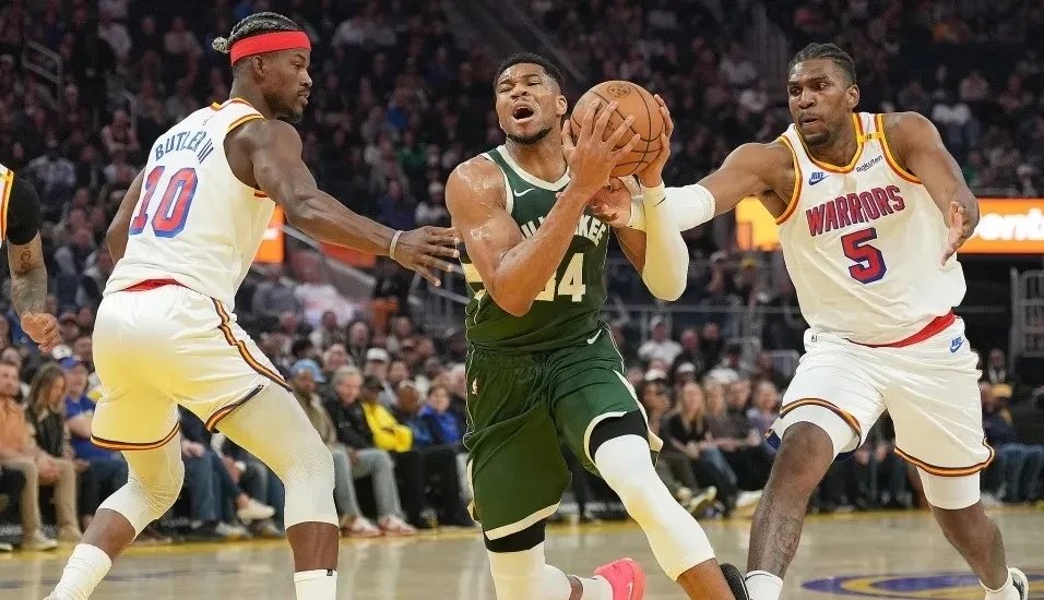 詹姆斯指挥詹姆斯less复仇成功,雄鹿全力抵抗的简单介绍 詹姆斯指挥詹姆斯less复仇成功,雄鹿全力抵抗的简单介绍