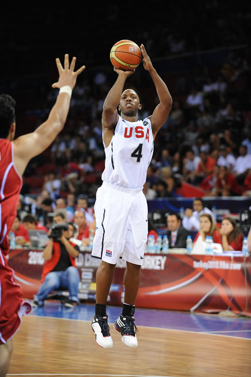 爱游戏官网入口-突尼斯撑篮球选手拿下冠军，扭转局势的简单介绍