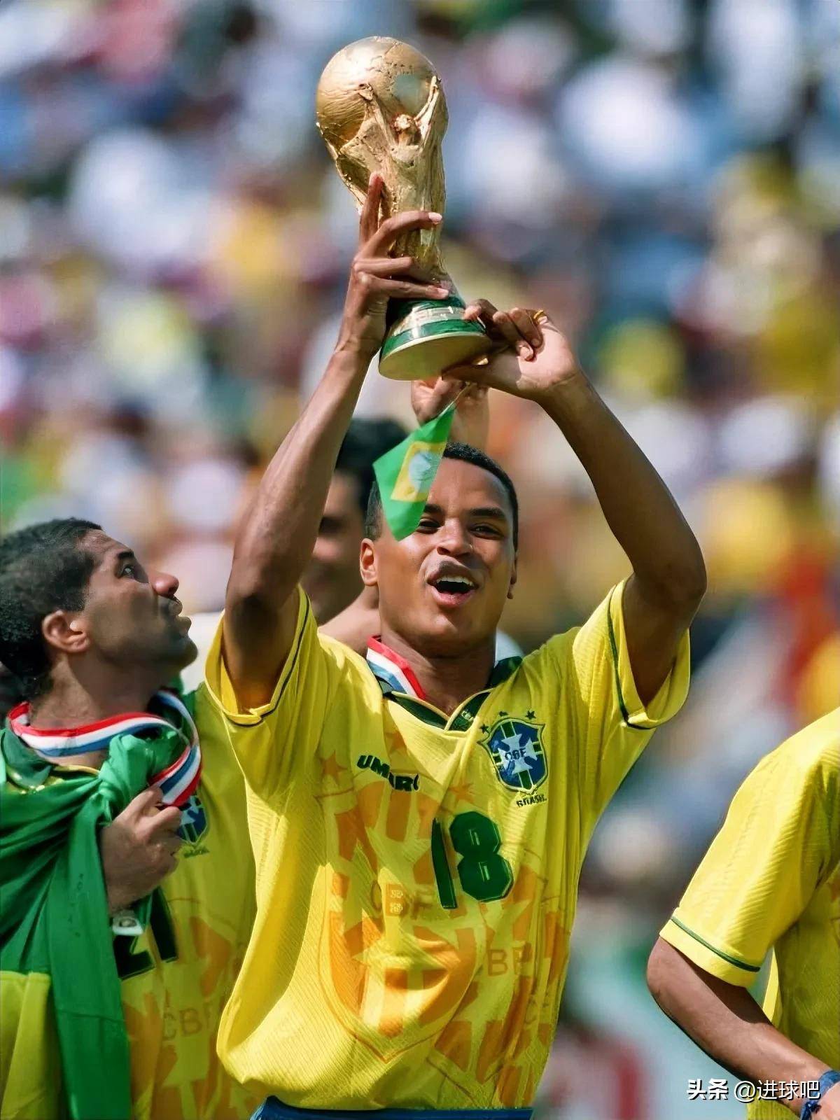 巴西队遭遇巴拉圭队挑战,惜败出局 巴西队遭遇巴拉圭队挑战,惜败出局