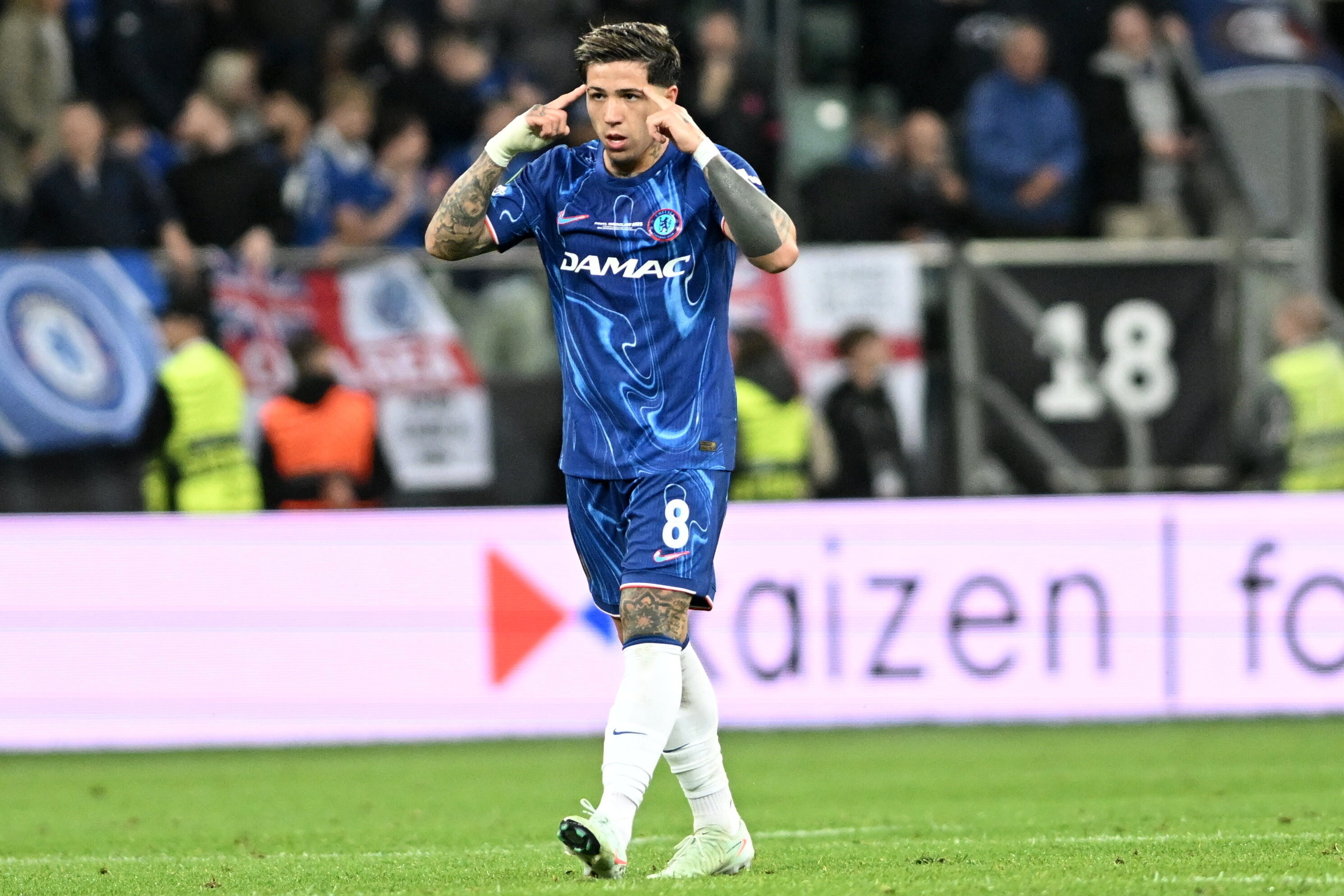 切尔西足球运动员在洲际赛事中斩获大奖