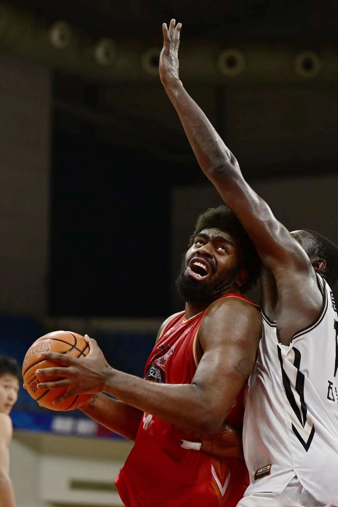 精彩比赛演绎篮球风云,球迷瞩目 精彩比赛演绎篮球风云,球迷瞩目