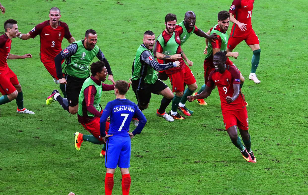 爱游戏体育官网-球员们在比赛中展现出色表现，赛场上场面火爆