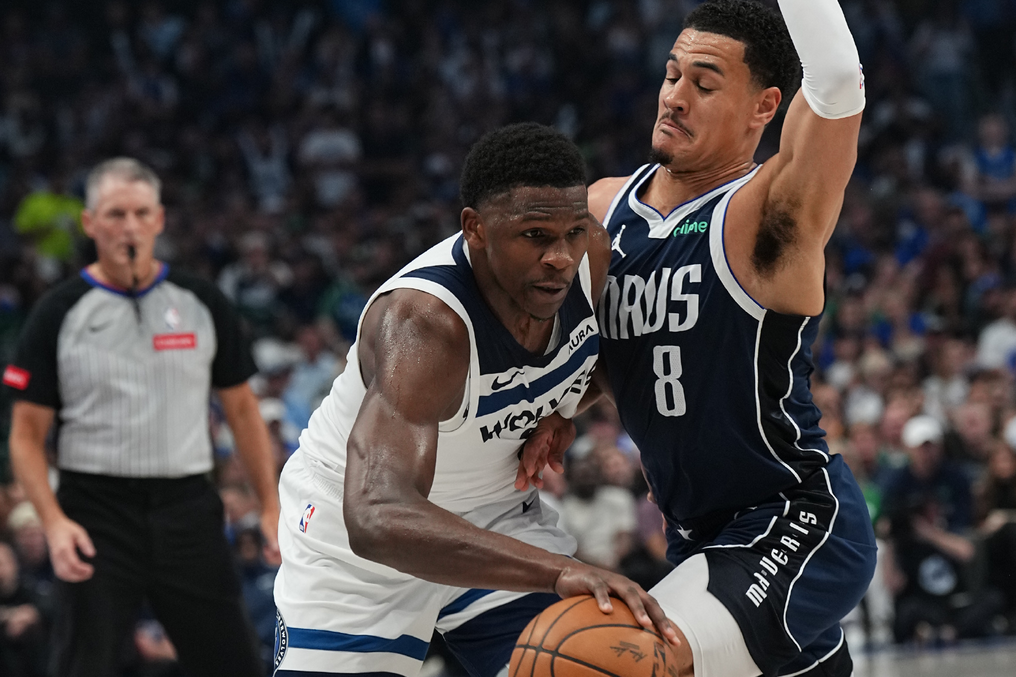 森林狼浓眉大神伤退,战独行侠痛失连胜 森林狼浓眉大神伤退,战独行侠痛失连胜