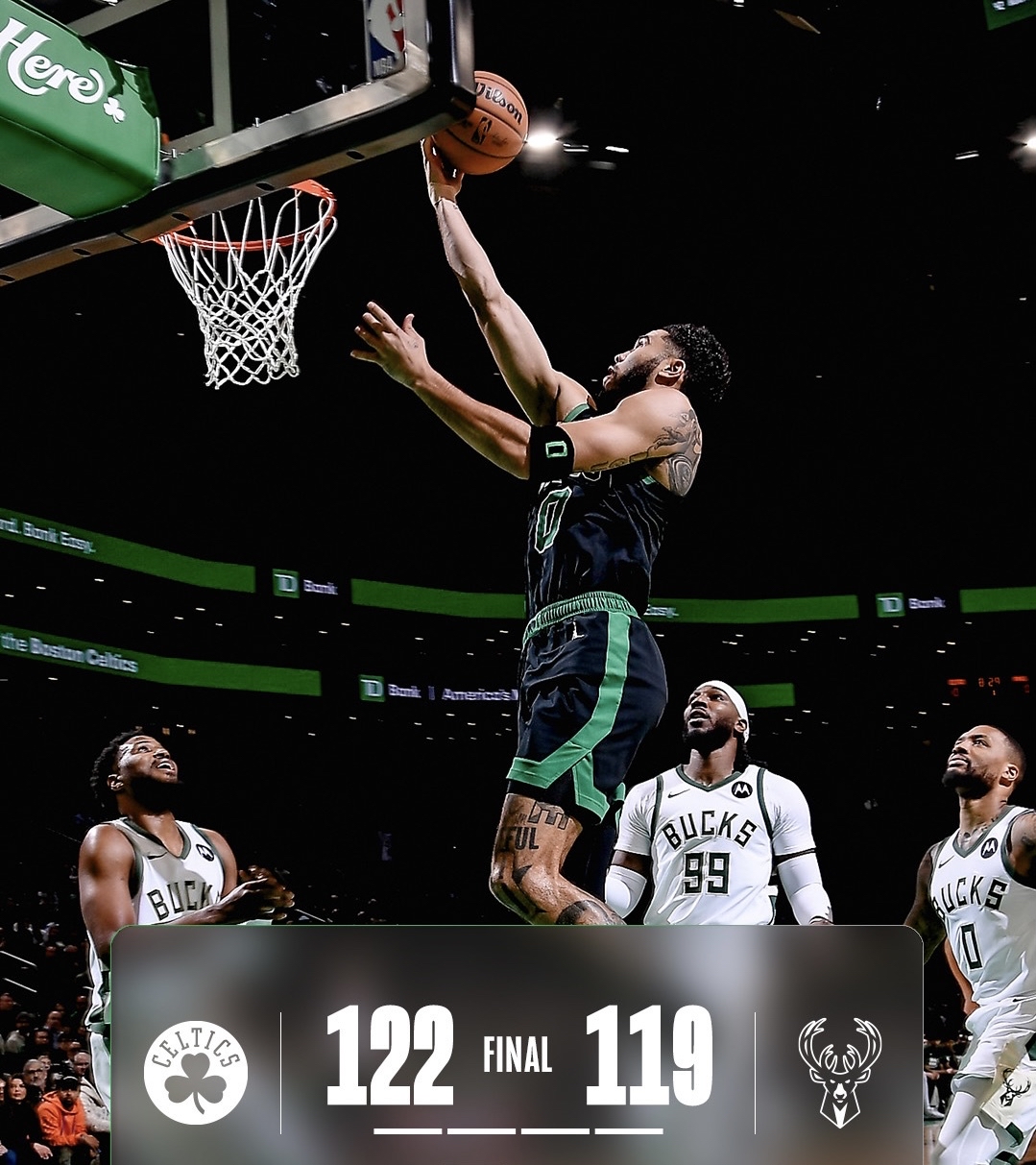 创纪录的球员在比赛中表现出色，引领团队赢得胜利的简单介绍