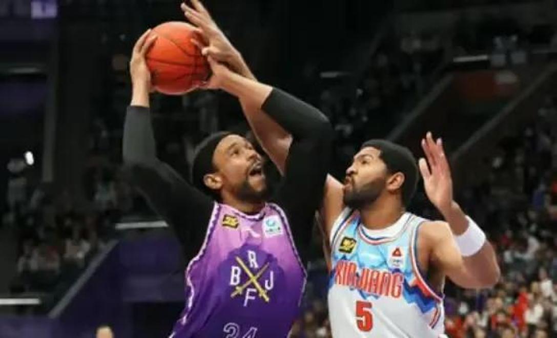 体育赛场上激烈对决，精彩纷呈