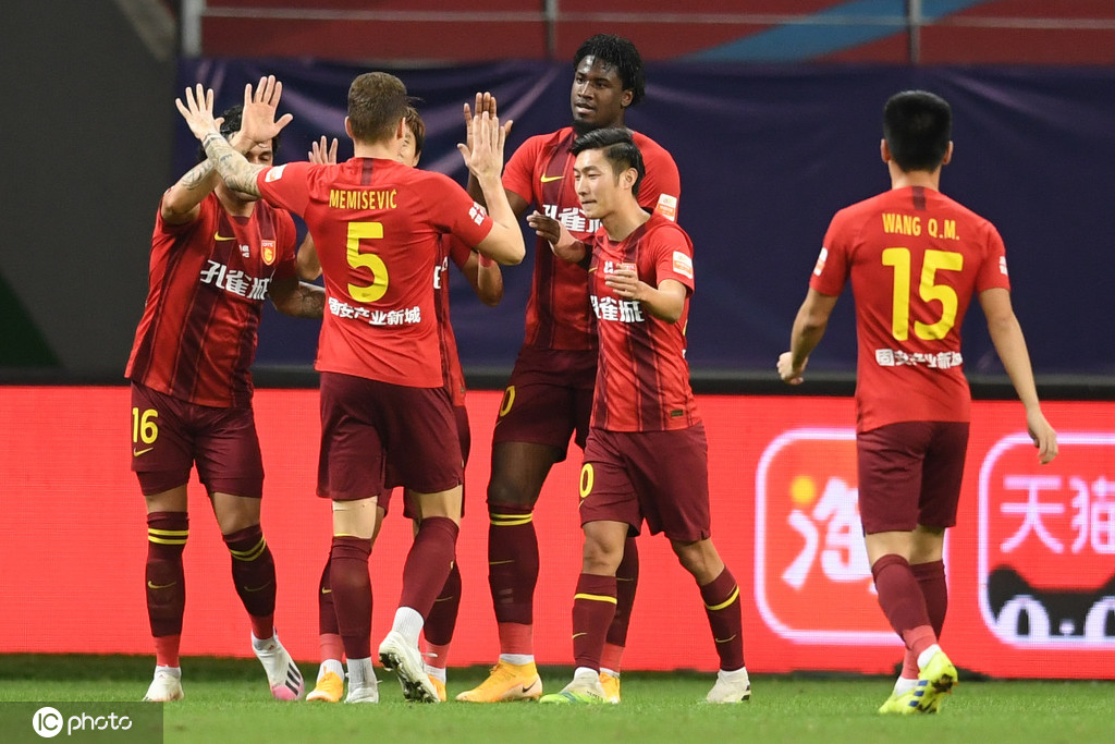 爱游戏在线-泰达主场不敌恒大，积分榜上遭遇连败