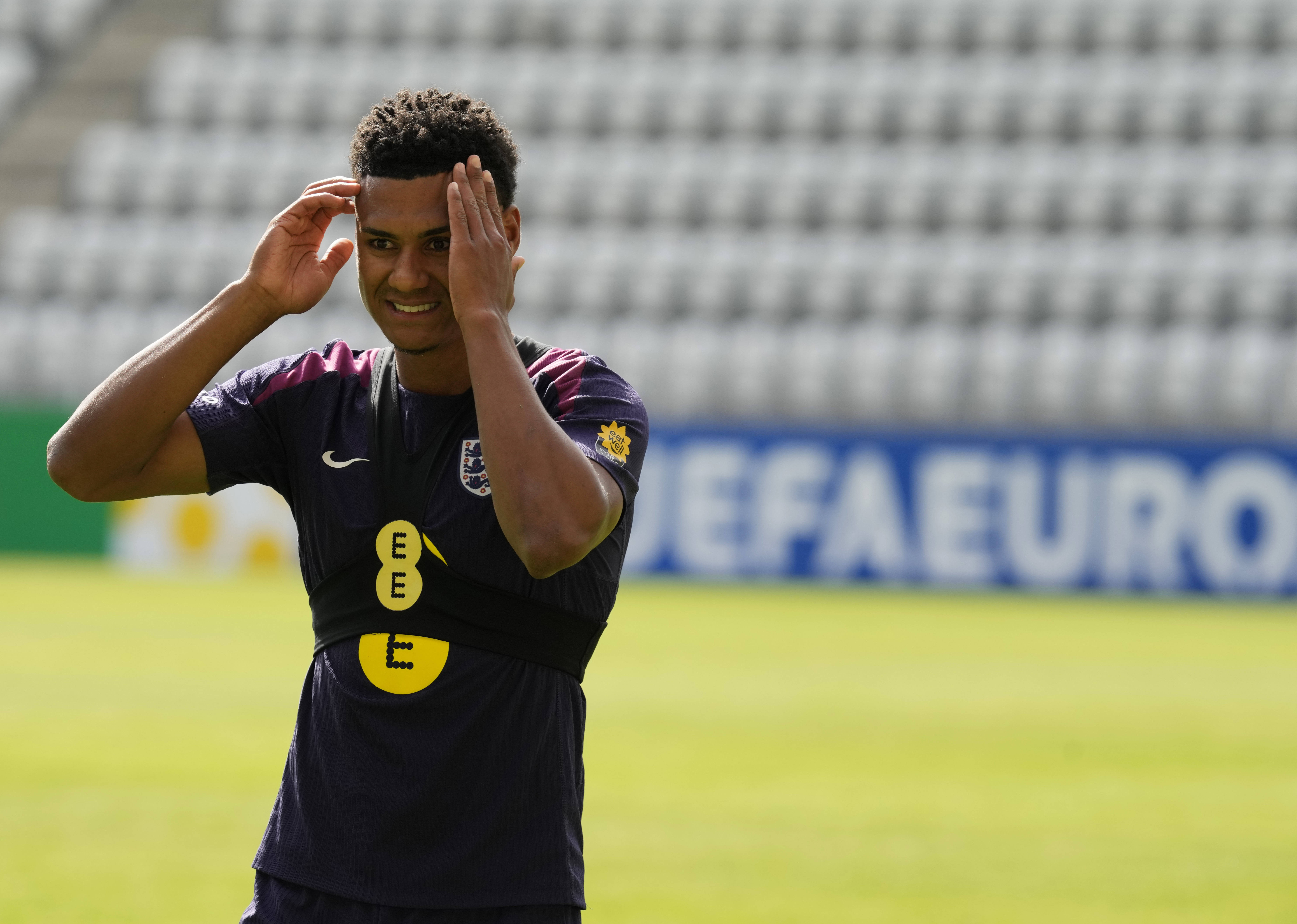 英格兰队勇夺胜利,晋级国际比赛半决赛 英格兰队勇夺胜利,晋级国际比赛半决赛