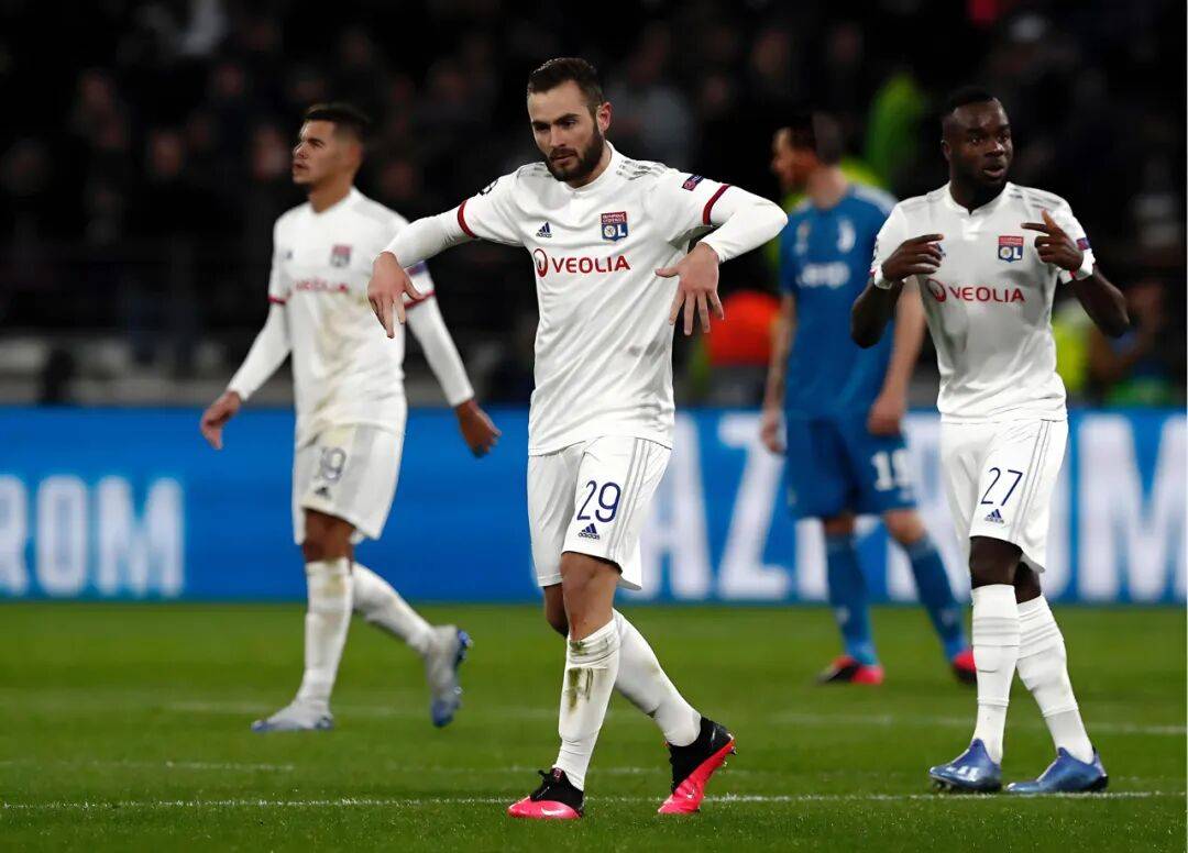 爱游戏官网-里昂主场失利，冲击前四名名额受挫的简单介绍